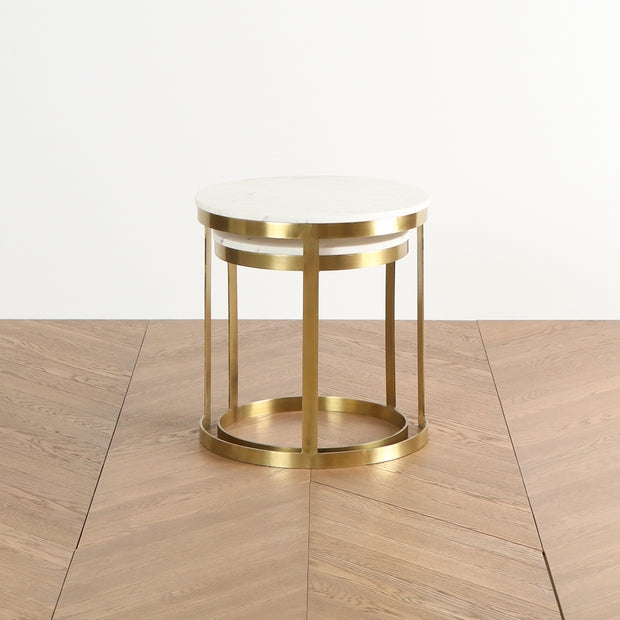 ゴールド脚とホワイトの天板の融合が美しいサイドテーブル（正面・入れ子式）