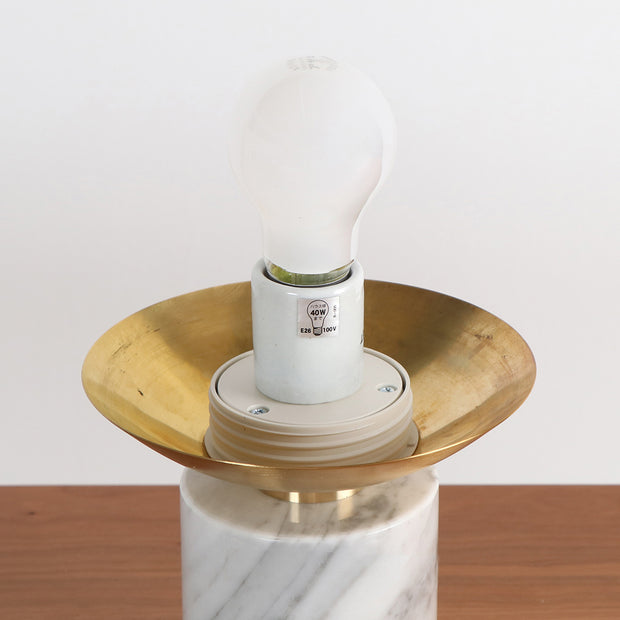 大理石と真鍮の融合が美しいテーブルランプ（電球部分）