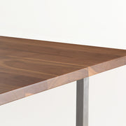 Gemoneのウォルナット天板とT型ステンレス脚を組み合わせた重厚感のあるテーブル（天板）