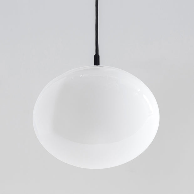 Milky × Oval 乳白色のガラス オーバル ペンダントライト – KANADEMONO