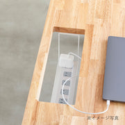 KANADEMONOの機能的で見た目もスマートなテーブル配線「BLOCK&TRAY配線孔フラットタイプ／ホワイト」使用イメージ