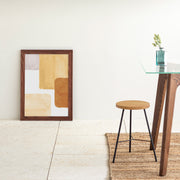KANADEMONOの淡いイエローカラーが空間を優しく彩るアートA2＋ブラウンフレーム（床置き使用例）