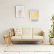 KANADEMONOのイエローとグレーの水彩がお部屋の雰囲気を明るくするアートA2＋シルバーフレーム（壁掛けセット使用例）