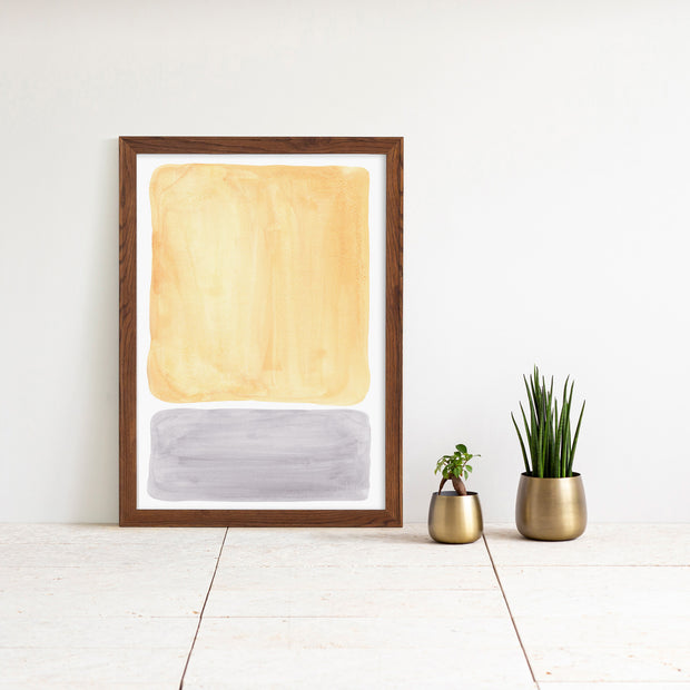 KANADEMONOのイエローとグレーの水彩がお部屋の雰囲気を明るくするアートA1＋ブラウンフレーム（床置き使用例）
