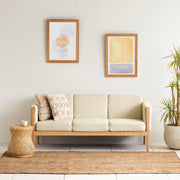 KANADEMONOのイエローとグレーの水彩がお部屋の雰囲気を明るくするアートA2＋ナチュラルフレーム（壁掛けセット使用例）