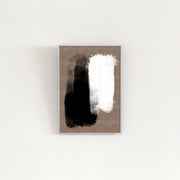 KANADEMONOのブラウンに白と黒の大胆なペイントが空間を引き締めるシックモダンな抽象画アートA2＋シルバーフレーム