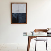 KANADEMONOの白と黒のシンプルなコントラストが独特の世界観をもつシックモダンなアートA1＋ブラウン木製フレーム（ダイニング使用例）