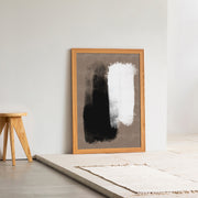 KANADEMONOのブラウンに白と黒の大胆なペイントが空間を引き締めるシックモダンな抽象画アートA1＋ナチュラル木製フレーム（エントランス使用例）