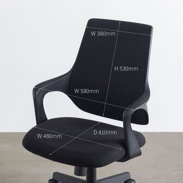 KANADEMONOのメッシュ素材の背もたれと低めの座面が座りやすい回転式デスクチェア（寸法画像2）