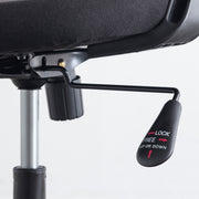 KANADEMONOのメッシュ素材の背もたれと低めの座面が座りやすい回転式デスクチェア（昇降レバー）