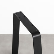 かなでものの無垢鉄のフラットバーから製作したマットブラックのAラインタイプのテーブル脚2脚セット（上部）