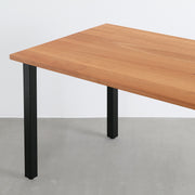 KANADEMONOのブラックチェリー天板とマットブラックの角柱鉄脚を組み合わせたシンプルモダンなテーブル（天板と脚）