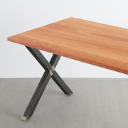 Kanademonoのブラックチェリー天板とマットクリア塗装仕上げのＸライン鉄脚を組み合わせたテーブル（天板と脚）