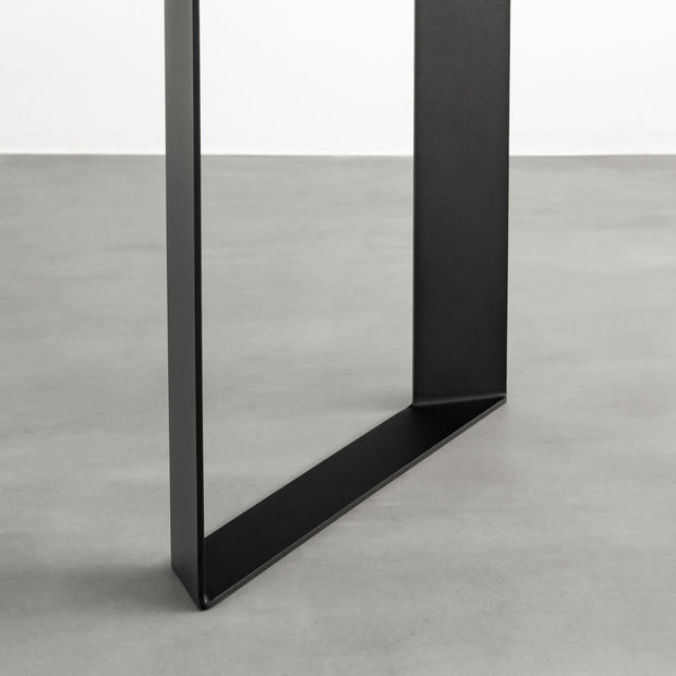 KANADEMONOのパイン材とマットブラックのスラッシュスクエア型の鉄脚を組み合わせたシンプルモダンなテーブル（脚）