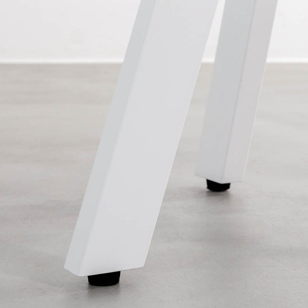 kanademonoのリノリウムMAUVE天板とマットホワイト4pinアイアン脚を組み合わせたラウンド型80cmのカフェテーブル（脚）