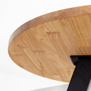 かなでもののラバーウッドアッシュの天板とマットブラックの3pinアイアン脚を組み合わせたすっきりとしたデザインのカフェテーブル（天板裏）
