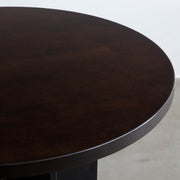 kanademonoのラバーウッドブラックブラウン天板とマットブラックのフラットプレート鉄脚を使用したすっきりとしたデザインの直径65cmカフェテーブル（木目）