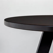 かなでもののブラックブラウンの天板とマットブラックの4pinアイアン脚を組み合わせたすっきりとしたデザインの直径65cmのカフェテーブル（天板厚み）