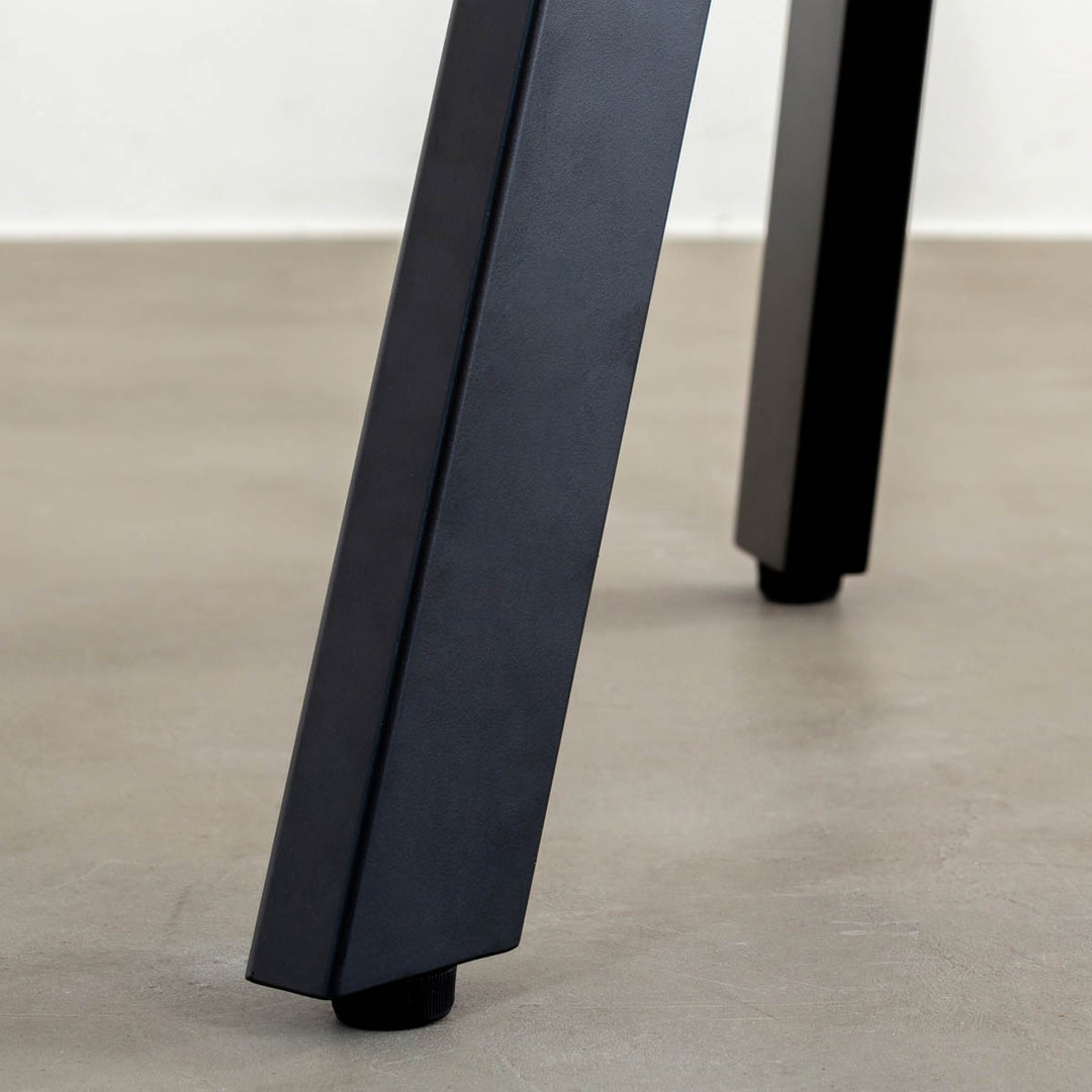 THE CAFE TABLE / ラバーウッド Black Steel 3pin × ラウンド