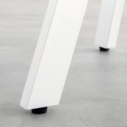 かなでもののラバーウッドの天板とホワイトの4pinアイアン脚を組み合わせたすっきりとしたデザインの直径80cmのカフェテーブル（脚）