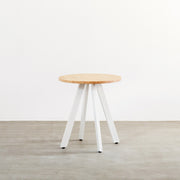 かなでもののラバーウッドの天板とホワイトの4pinアイアン脚を組み合わせたすっきりとしたデザインの直径65cmのカフェテーブル