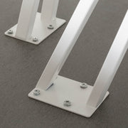 KanademonoのリノリウムMUSHROOM天板とトライアングルホワイト脚3本を組み合わせたラウンド型のカフェテーブル（脚接着面）