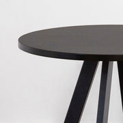 かなでもののラバーウッドの天板とマットブラックの4pinアイアン脚を組み合わせたすっきりとしたデザインの直径80cmのカフェテーブル（天板・脚）