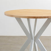 Kanademonoのラバーウッドナチュラル天板とX型ホワイト脚を組み合わせたラウンド型のカフェテーブル（天板と脚）