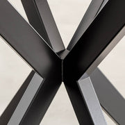 KanademonoのアイアンチューブのXラインが珍しくデザイン性の高いカフェテーブル脚（アイアンチューブの溶接部分・クローズアップ）