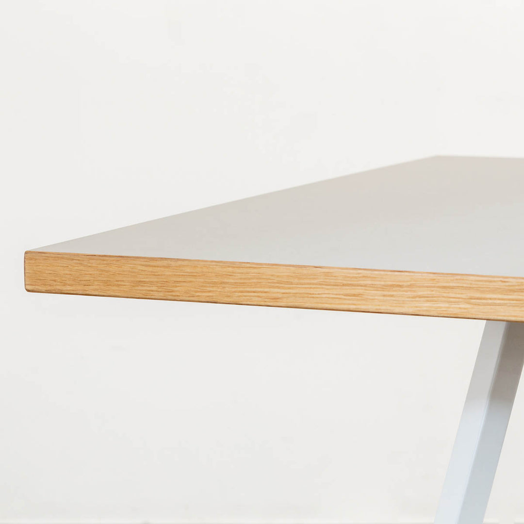 かなでもの リノリウム カフェテーブル　スクエア　650mm THE CAFE TABLE / リノリウム White Steel トライアングル 4pin