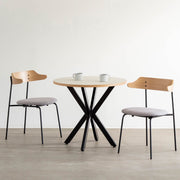 Kanademonoリノリウム・Mushroomのラウンド天板とデザイン性の高いXラインの脚を組み合わせたカフェテーブルの使用例2