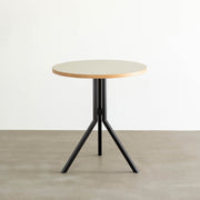 Kanademonoのリノリウム・Mushroom天板とスマートなデザインのトライポッド脚を組み合わせたカフェテーブル2