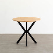 Kanademonoラバーウッド・ナチュラルのラウンド天板とデザイン性の高いXラインの脚を組み合わせたカフェテーブル1