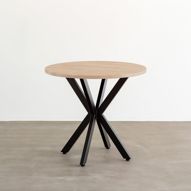 Kanademonoラバーウッド・Ashのラウンド天板とデザイン性の高いXラインの脚を組み合わせたカフェテーブル1