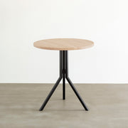 Kanademonoのラバーウッド・アッシュ天板とスマートなデザインのトライポッド脚を組み合わせたカフェテーブル2
