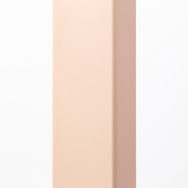 KANADEMONOのペールピンク（コーラル）のスクエアスチール脚（チューブクローズアップ）