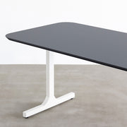 KanademonoのFENIXダークグレー天板にホワイトのIライン鉄脚を合わせたテーブル（天板と脚）
