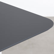 KanademonoのFENIXダークグレー天板にホワイトのIライン鉄脚を合わせたテーブル（角）