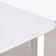 KanademonoのFENIXライトグレー天板にホワイトの角柱鉄脚を合わせたテーブル（角）