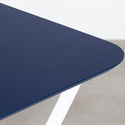 KanademonoのFENIXネイビー天板にホワイトのＸライン鉄脚を合わせたテーブル（角）