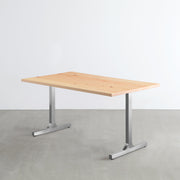 KANADEMONOの岐阜桧天板にIラインのステンレス脚を合わせた、シンプルで華やかさのあるテーブル