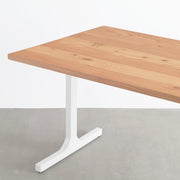 KANADEMONOの飛騨唐松天板とマットホワイトのIライン鉄脚を組み合わせたシンプルモダンなテーブル（天板と脚）