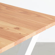 KANADEMONOの飛騨唐松天板とマットホワイトのXライン鉄脚を組み合わせたシンプルモダンなテーブル（天板）