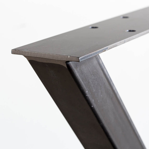 Kanademonoのマットクリア塗装仕上げのXラインのテーブル脚（上部プレート部分2）