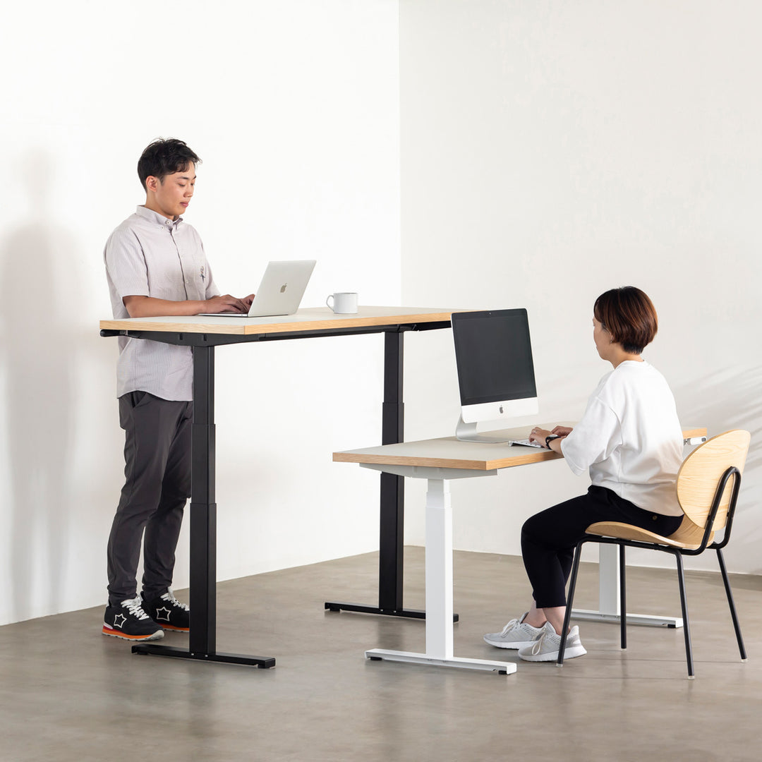 THE TABLE / リノリウム 全32色 × スマート電動昇降脚 – KANADEMONO