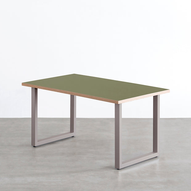 KANADEMONOのリノリウム天板(Olive)とStoneカラーのスクエアスチール脚を組み合わせたテーブル