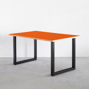 かなでもののファニチャーリノリウム素材の天板OrangeBlastを使用したテーブル