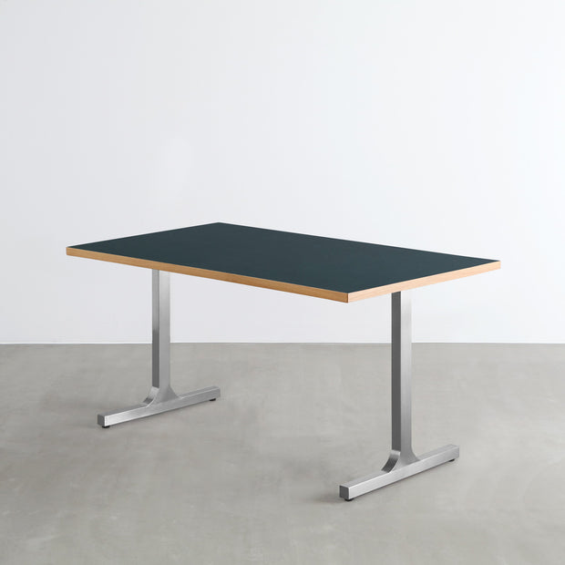 KanademonoのリノリウムConifer天板にIラインのステンレス脚を組み合わせたテーブル