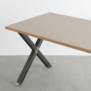 KanademonoのリノリウムPebble天板にマットクリア塗装仕上げのＸライン鉄脚を組み合わせたテーブル（天板と脚）