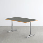 KanademonoのリノリウムPewter天板にIラインのステンレス脚を組み合わせたテーブル